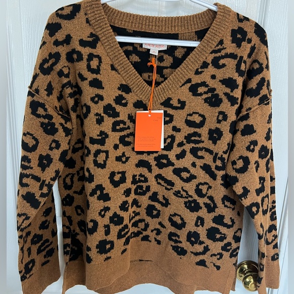 51) Knox Rose Women's animal print  V-Neck Pullover Sweater NWT size MEDIUM - Picture 3 of 5